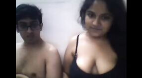 Desi para filmy a steamy show na laptop dla ich Online publiczność 3 / min 00 sec