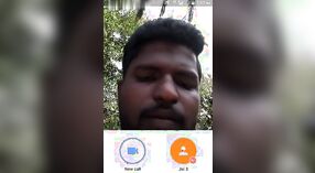 Videogesprek met een getrouwd meisje uit een Tamil dorp en haar man 8 min 20 sec