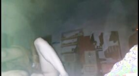 Amatorskie Dziewczyna z Karaczi pokazuje swoje ciało w tym ekscytujący wideo 2 / min 00 sec