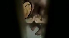 Sexe dans la salle de bain avec la fille d'à côté filmée en caméra cachée 17 minute 40 sec