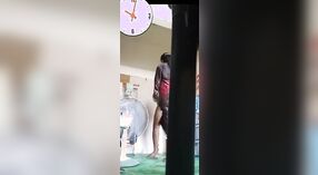 Perjalanan liar Sasur bahu di tengah panasnya momen 0 min 0 sec