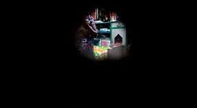 மறைக்கப்பட்ட கேமராவில் பிடிபட்ட பெரிய மார்பகங்களுடன் தேசி பாபி 4 நிமிடம் 40 நொடி