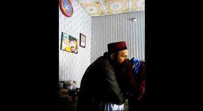 Une étudiante pakistanaise devient coquine avec son molvi 0 minute 0 sec