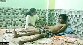 Hermanastra india pillada viendo porno con su hermano adolescente 0 mín. 0 sec