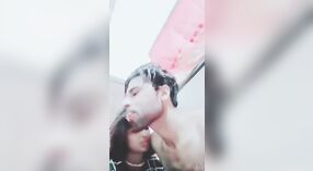 Casal apanhado a fazer sexo com um MMCS na aldeia 1 minuto 50 SEC