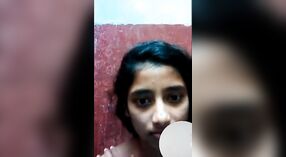 Hermosa Adolescente Desi Se Pone Traviesa en Video HD 2 mín. 40 sec