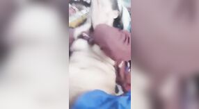 ناضجة الباكستانية باكي باتان ينغمس في الفم و مخترق الجنس 4 دقيقة 00 ثانية