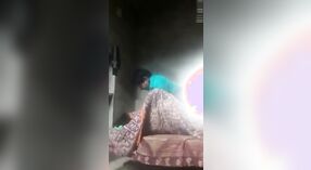 Tante Desi en haar dochter genieten van stomende lesbische seks in video 4 min 20 sec