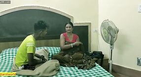 インドのベンガル人の義母は、彼女の角質の10代の息子と大変なセックスを楽しんでいます 3 分 20 秒