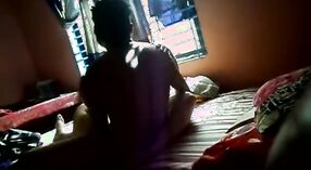 زوجين هنديين شقيين ينغمسون في غرفة نومهم 16 دقيقة 50 ثانية
