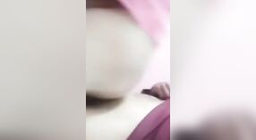 El show desnudo de Bhabhi con su marido se excita ante la cámara 7 mín. 00 sec