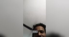 Bhabhi nua mostrar com seu marido fica fora na câmara 0 minuto 0 SEC