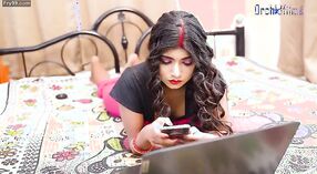 Desi bhabi sehnt sich nach einem großen schwanz, um ihren laptop zu warten 0 min 0 s