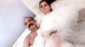 Chef und ich haben heißen desi-sex im Hotelzimmer 1 min 00 s