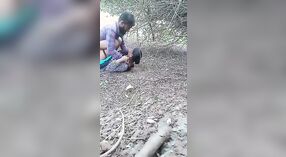 Sexo al aire libre con un bhabhi maduro y sensual 3 mín. 20 sec