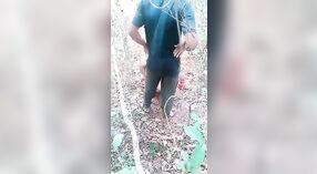 Sexo al aire libre con un bhabhi maduro y sensual 0 mín. 40 sec