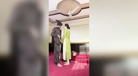 パキスタンの妻は激しく叩かれます 2 分 40 秒