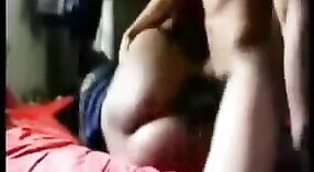 Menina da faculdade Sensual encontro com um Tamil Stud 3 minuto 00 SEC