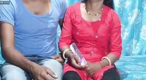 Desi bhabi được âm hộ của cô đập mạnh trong video khiêu dâm 0 tối thiểu 0 sn