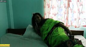 Verbazingwekkend XXX video van een indiase bhabhi having seks voor een nacht! 2 min 00 sec