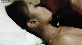 Gadis manis dan seksi memberikan blowjob yang luar biasa dalam video Bengali ini 0 min 0 sec