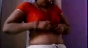 Bhabhi menjadi nakal dalam perubahan sarinya 4 min 20 sec