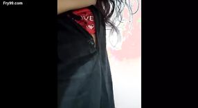 Bhabhi babe gets naakt en shows af haar poesje 0 min 50 sec