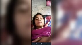 Desi chica de colegio se pone traviesa en la cámara 0 mín. 0 sec