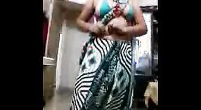 Full-length video di Mangala Bhabha ammollo nella vasca da bagno 5 min 20 sec