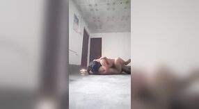 Moaning بنگلہ دیشی لڑکی اس کے پریمی کی طرف سے گڑبڑ ہو جاتا ہے جو اس کی مدد کرتا ہے 0 کم از کم 40 سیکنڈ