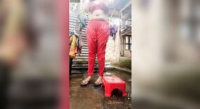 Девушка из Акхи в красном платье бреет свое влагалище и подмышки, прежде чем сделать влажный минет 2 минута 20 сек