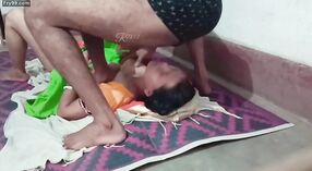 Oszukiwanie indyjski gospodyni domowa daje jej chłopak a zmysłowy 69 przed oni angażować w steamy Seks 3 / min 00 sec
