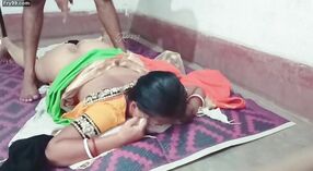 Oszukiwanie indyjski gospodyni domowa daje jej chłopak a zmysłowy 69 przed oni angażować w steamy Seks 6 / min 20 sec