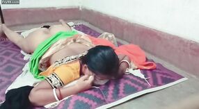 Изменяющая индийская домохозяйка дарит своему парню чувственный минет 69, прежде чем они займутся страстным сексом 7 минута 00 сек
