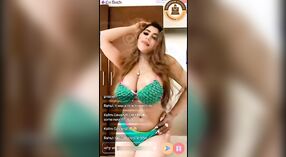 Collection de vidéos de sexe en ligne mettant en vedette Rivvika Mani 19 minute 00 sec