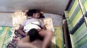 Un video è trapelato rivelando una ragazza del Keralachula in un gruppo con la sua insegnante 5 min 20 sec