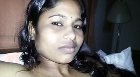 Ấn độ hottie trên webcam dances và takes pictures của cô ấy ngực 4 tối thiểu 00 sn