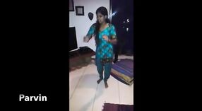 인도의 매력 에 웹캠 춤 과 소요 사진 의 그녀의 가슴 0 최소 0 초