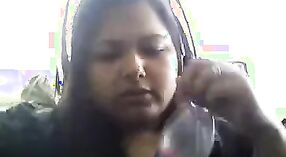 Bangla babe shows off her hot body and seductive moves 2 min 50 sec