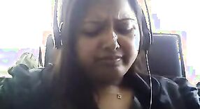 Bangla babe shows off her hot body and seductive moves 3 min 40 sec