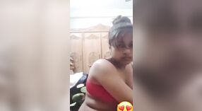 可爱的印度女孩与她性感的身体戏弄 0 敏 50 sec
