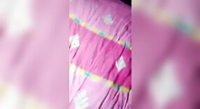 Desi Bhabhi ' s Naaktshow in een sensuele Video 1 min 20 sec