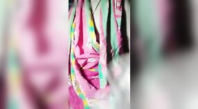 Desi Bhabhi ' s Naaktshow in een sensuele Video 6 min 20 sec