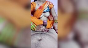 Istri desi memberikan blowjob sensual dalam video desi 1 min 40 sec