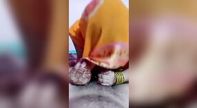 Istri desi memberikan blowjob sensual dalam video desi 2 min 20 sec