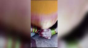 Istri desi memberikan blowjob sensual dalam video desi 5 min 00 sec