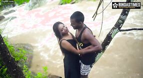 Desi çift Srabani ve Suman var açık seks at bir waterfall 1 dakika 40 saniyelik