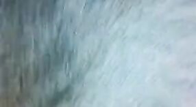 বয়ফ্রেন্ড ফিল্মস ইন্ডিয়ান বিউটি একটি ঝরনা নিচ্ছে 4 মিন 10 সেকেন্ড