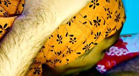 ಮುಸ್ಲಿಂ ಭಾರತೀಯ ಮಹಿಳೆ ಒಂದು steamy ಬಾಯಿಯಿಂದ ಜುಂಬು ನೀಡುತ್ತದೆ 1 ನಿಮಿಷ 20 ಸೆಕೆಂಡು