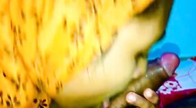 ಮುಸ್ಲಿಂ ಭಾರತೀಯ ಮಹಿಳೆ ಒಂದು steamy ಬಾಯಿಯಿಂದ ಜುಂಬು ನೀಡುತ್ತದೆ 8 ನಿಮಿಷ 20 ಸೆಕೆಂಡು